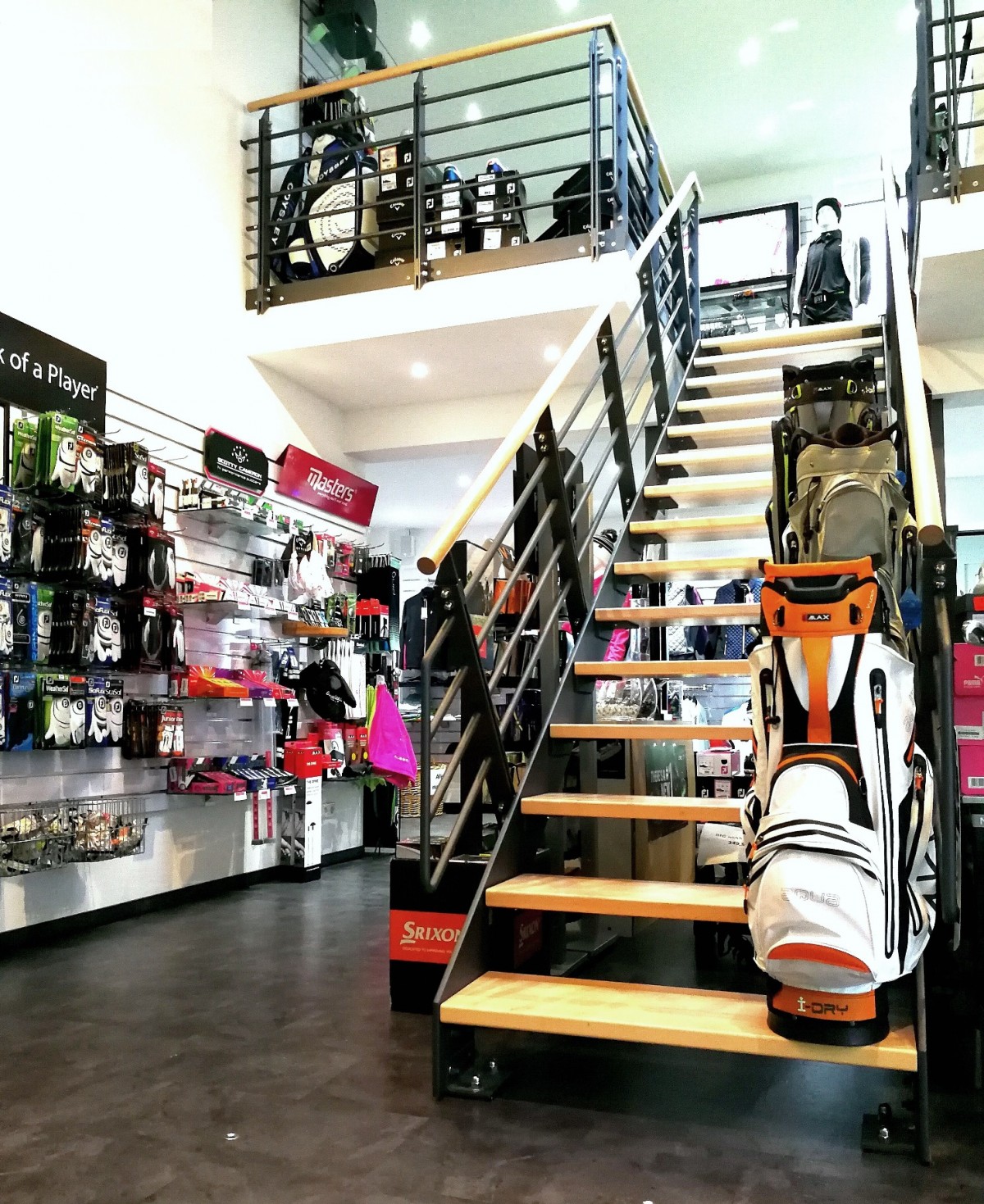 Aushilfen für Rezeption & Shop gesucht – Golf & More Duisburg Huckingen